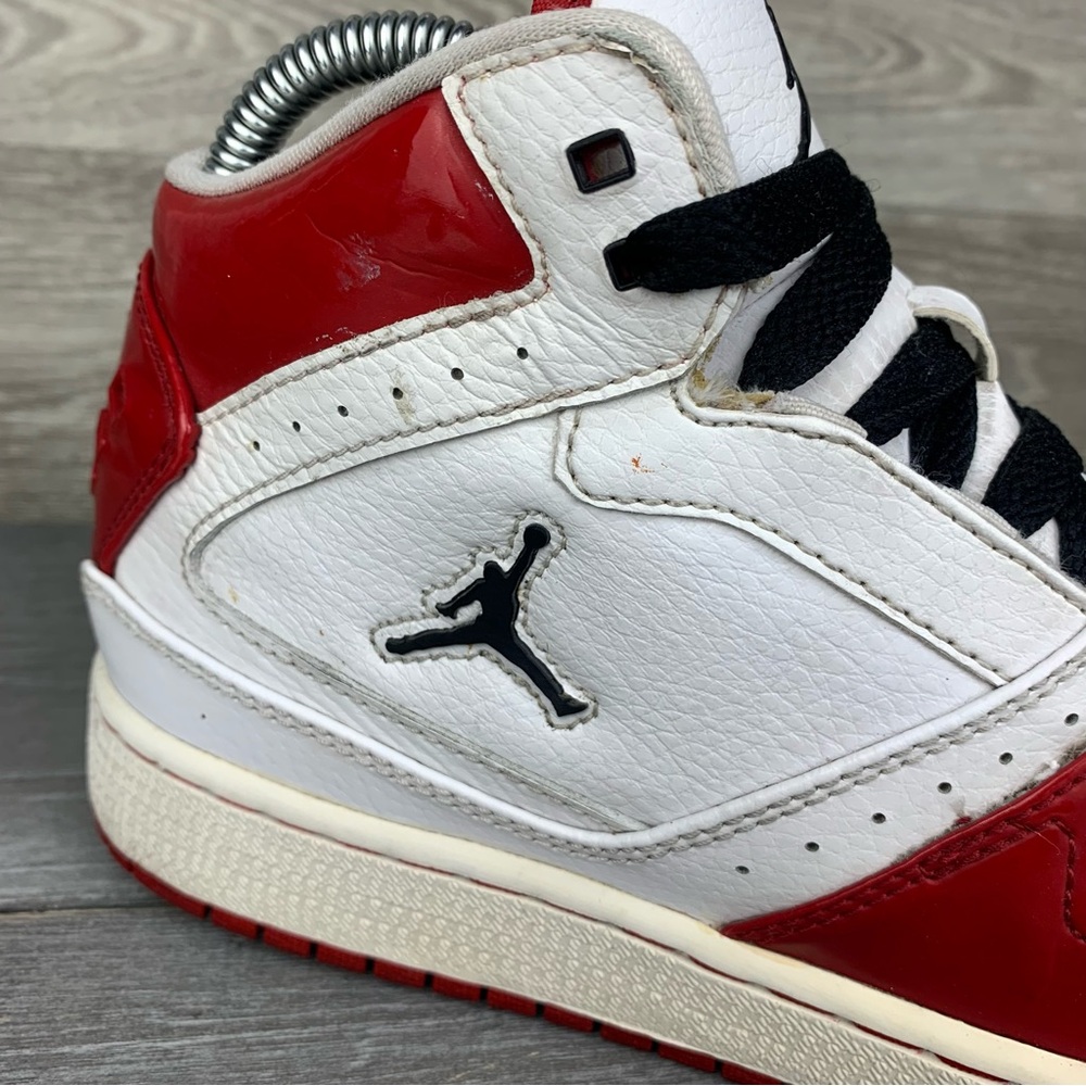 Boys/Girls/Youth Air Jordan 1 Mid Athletic leather Shoes Red White size 4Y - Picture 2 of 10